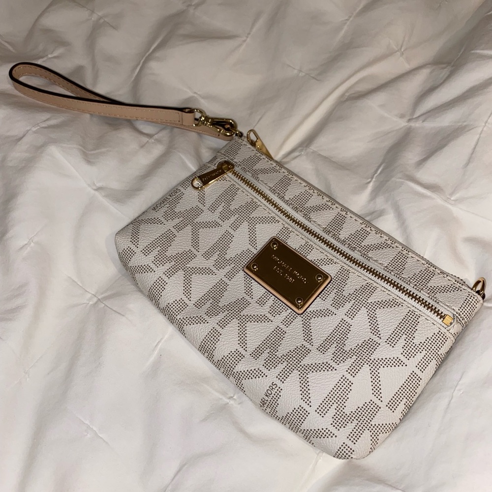 Like New Michael Kors Wallet Wristlet White Gold